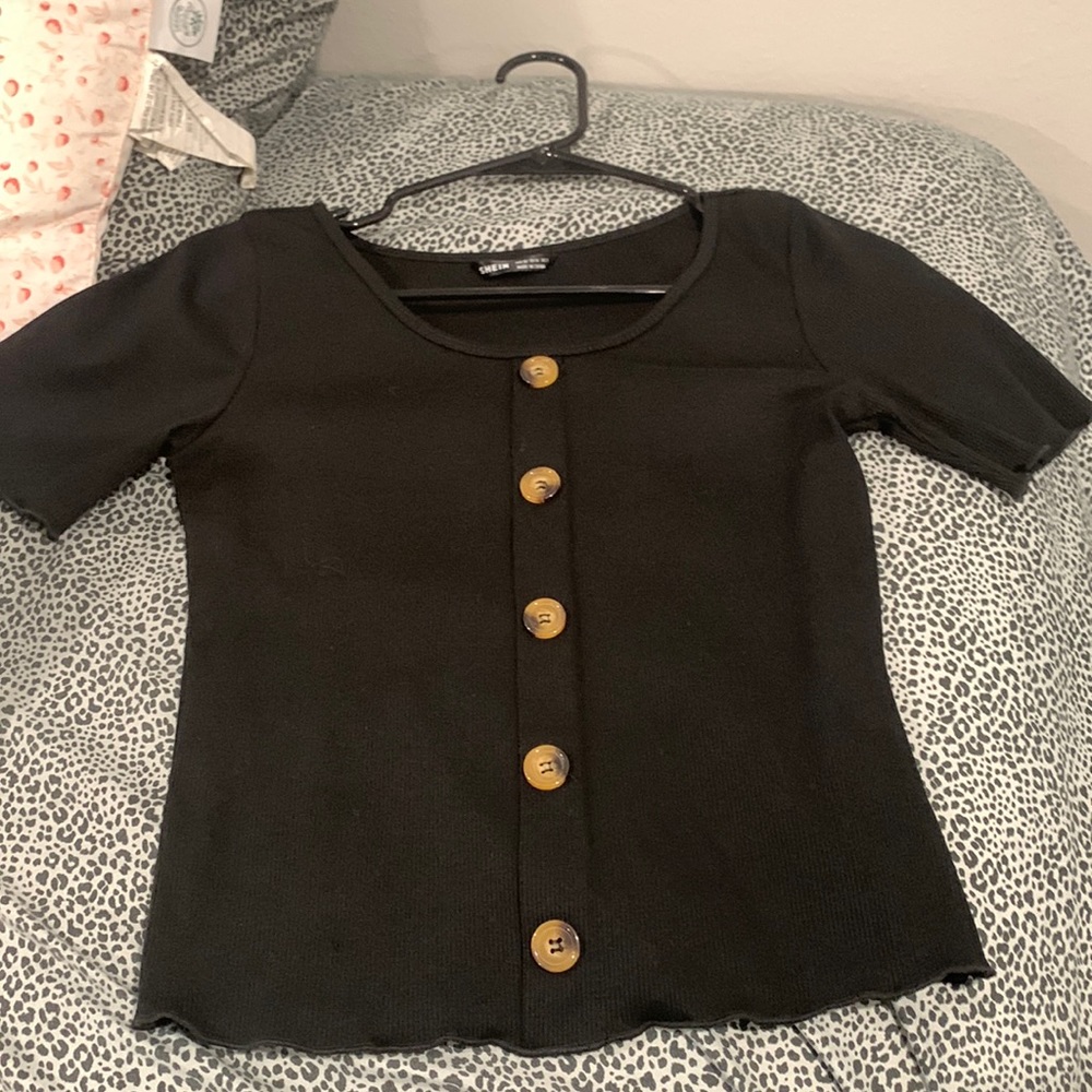 black crop top